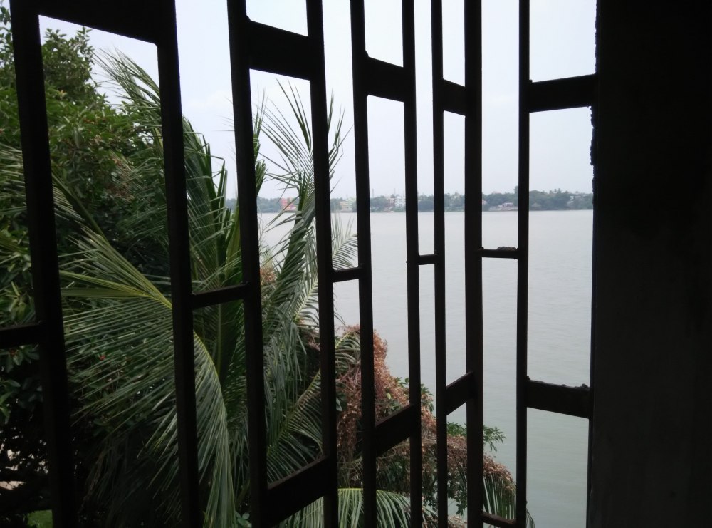 ganga facing flats on G T Road. flat at konnagar. home on the banks of ganga